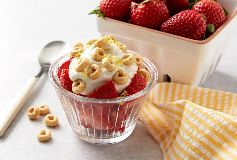 strawberry-lemon-shortcake-bowl